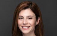 Актриса сериала Чукур – Элиф Доган