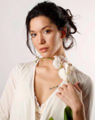 Актриса сериала Чукур – Хазал Субаши